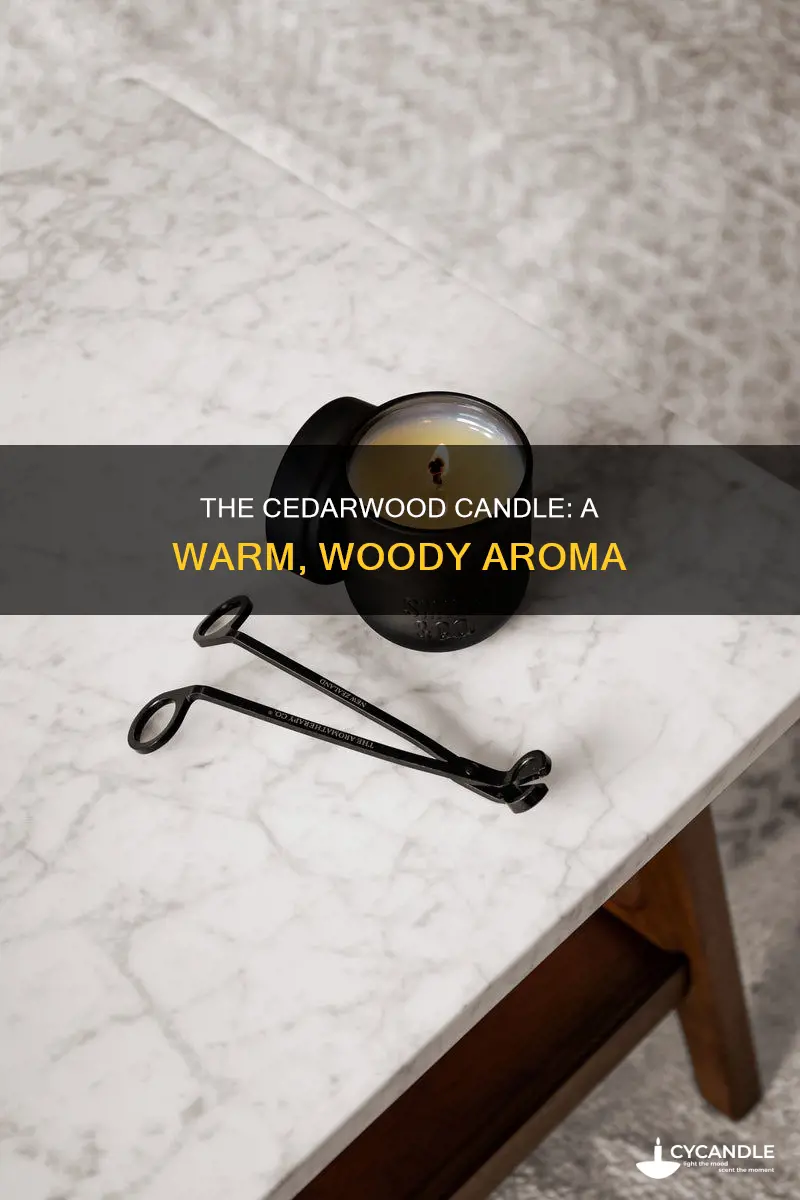 what does cedarwood candle smell like