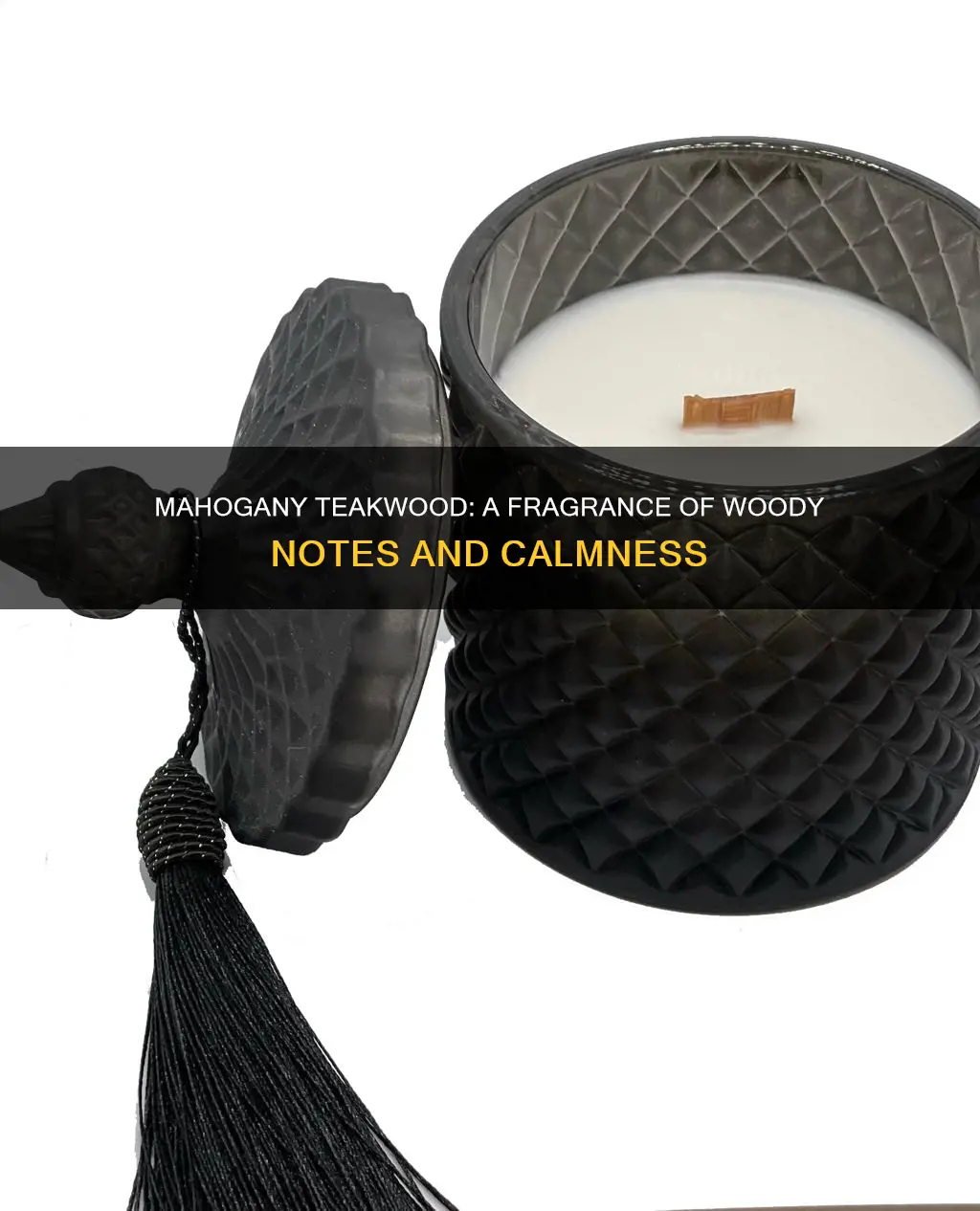 what does mahogany teakwood candle smell like